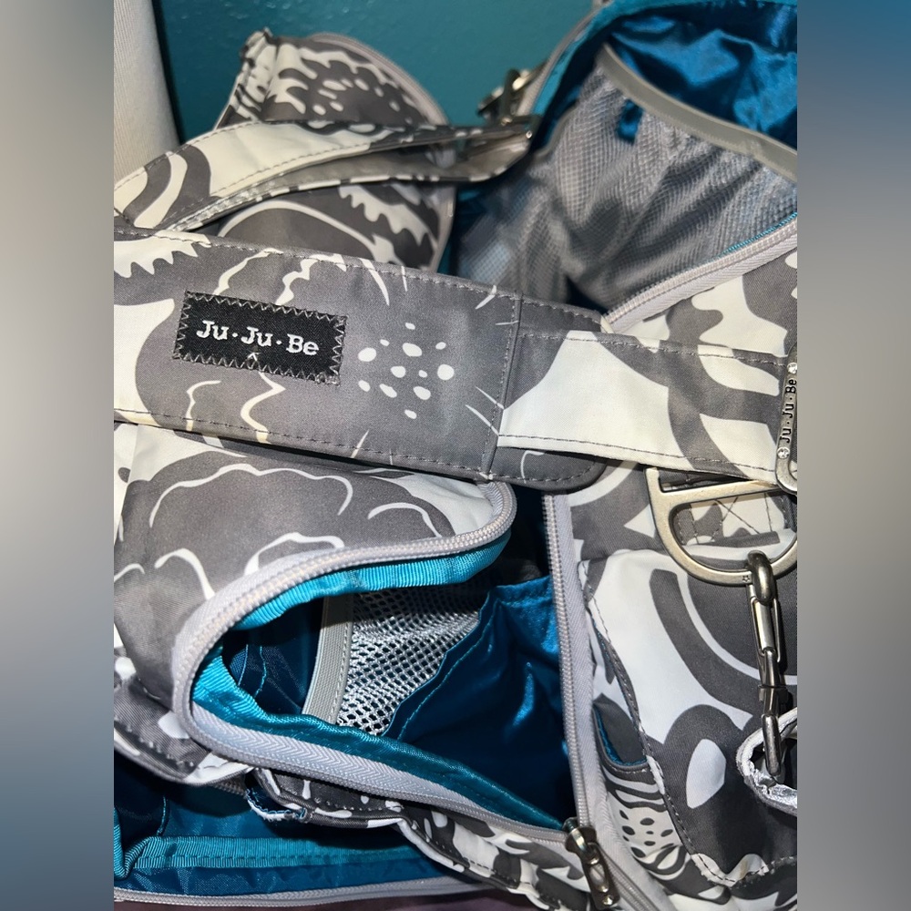 Juju be Be Prepared Frosted Blossoms Diaper Bag. Gorgeous, Excellent Preowned!🚼 - Picture 10 of 12